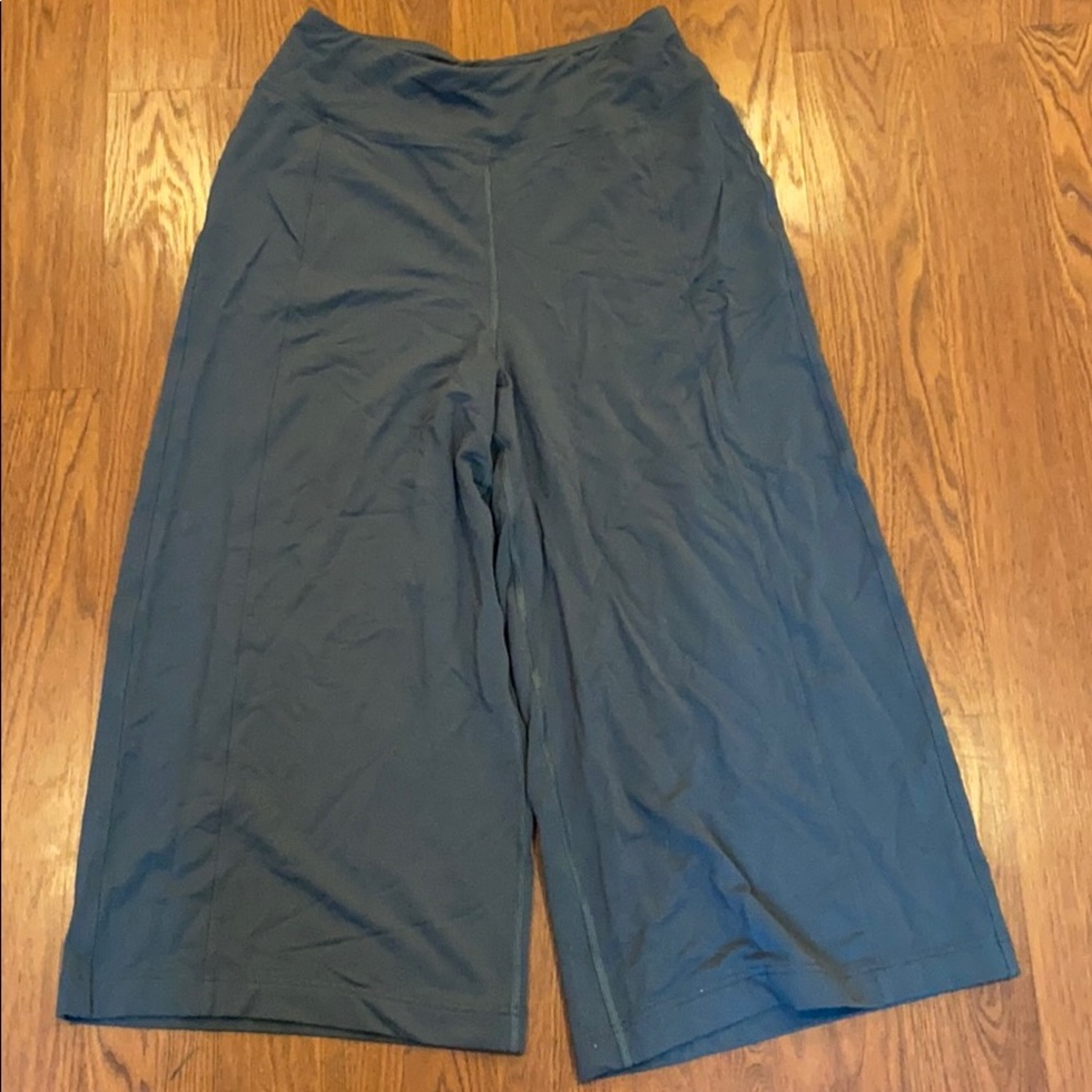 Lululemon crops